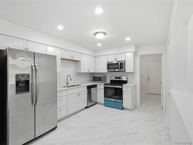 Builiding view four for 7058 Elmhurst, West Bloomfield, MI. 48322
