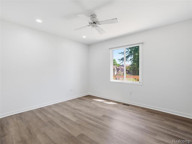 Builiding view fourteen for 7058 Elmhurst, West Bloomfield, MI. 48322
