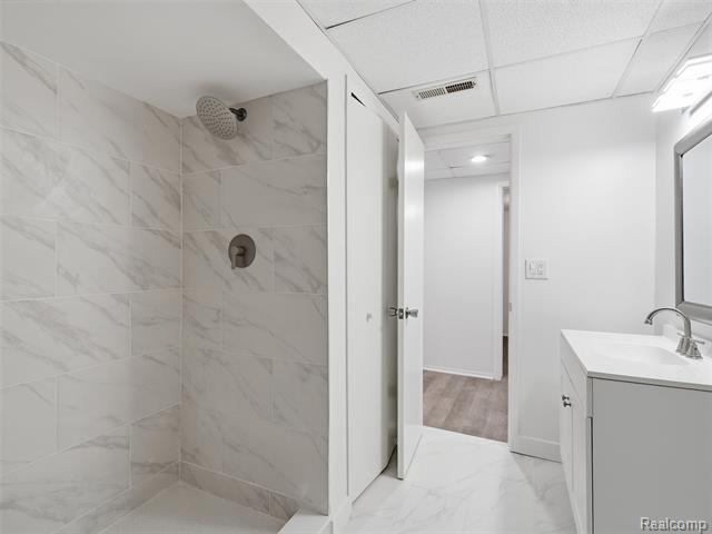 Builiding view nineteen for 7058 Elmhurst, West Bloomfield, MI. 48322