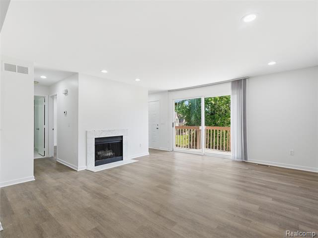 Builiding view one for 7058 Elmhurst, West Bloomfield, MI. 48322