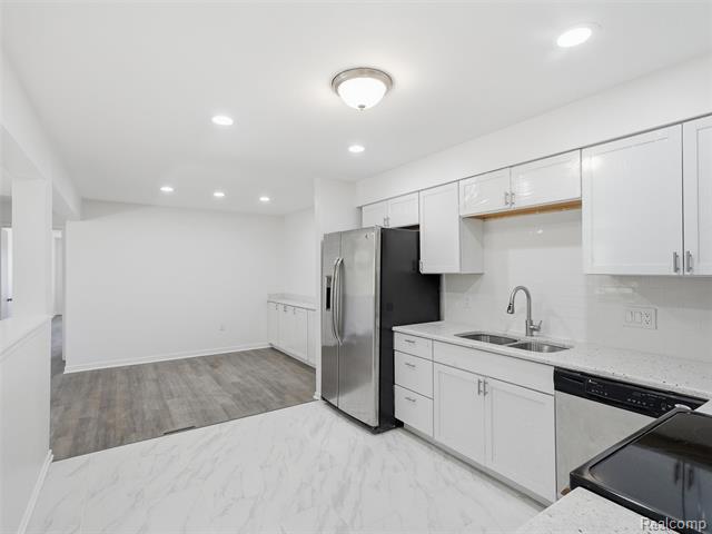 Builiding view six for 7058 Elmhurst, West Bloomfield, MI. 48322
