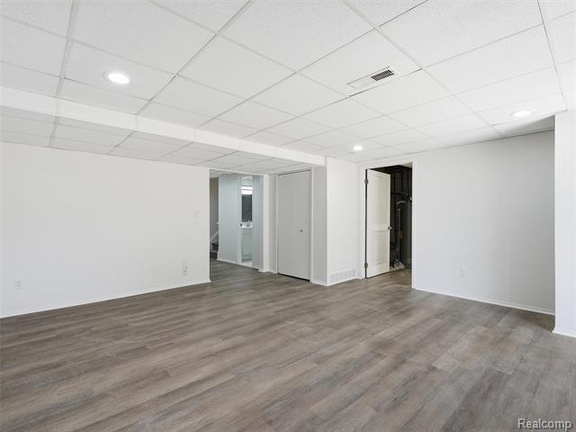 Builiding view sixteen for 7058 Elmhurst, West Bloomfield, MI. 48322