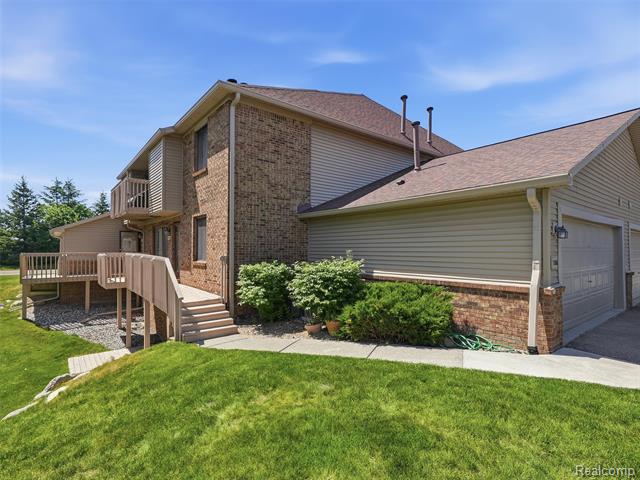 Builiding view twenty five for 7058 Elmhurst, West Bloomfield, MI. 48322