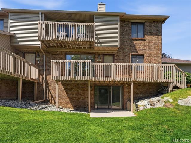 Builiding view twenty two for 7058 Elmhurst, West Bloomfield, MI. 48322
