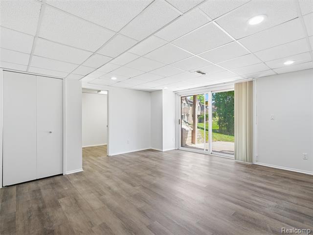 Builiding view twenty for 7058 Elmhurst, West Bloomfield, MI. 48322