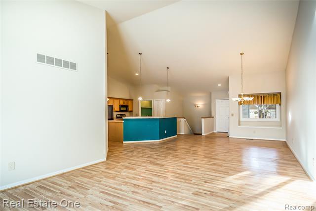 Builiding view eight for 61019 Evergreen, South Lyon, MI. 48178