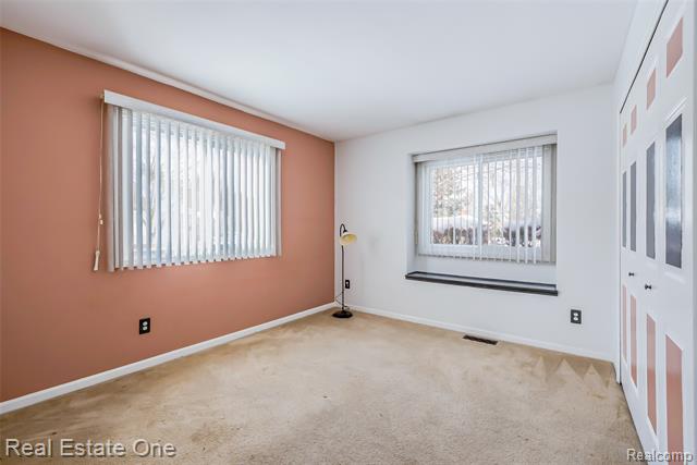 Builiding view fourteen for 61019 Evergreen, South Lyon, MI. 48178