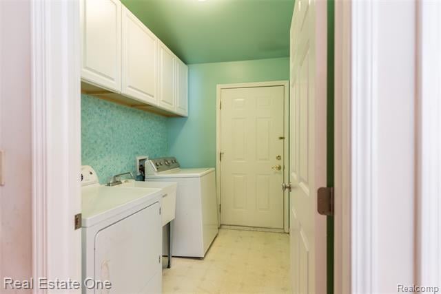 Builiding view nine for 61019 Evergreen, South Lyon, MI. 48178