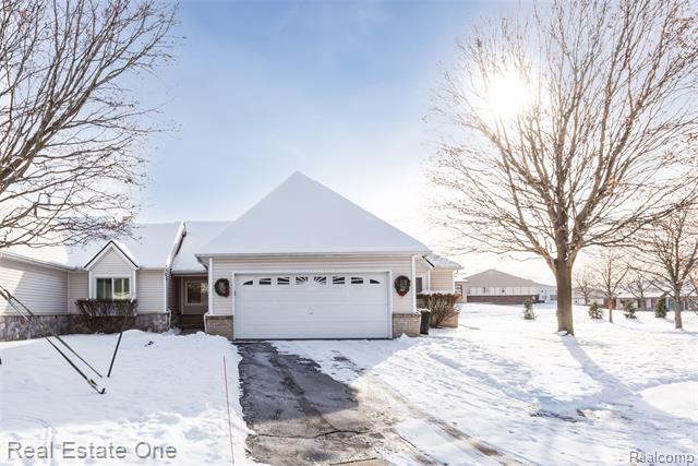 Builiding view one for 61019 Evergreen, South Lyon, MI. 48178