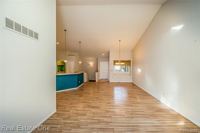 Builiding view seven for 61019 Evergreen, South Lyon, MI. 48178