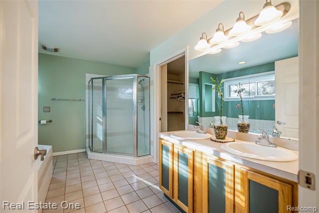 Builiding view ten for 61019 Evergreen, South Lyon, MI. 48178