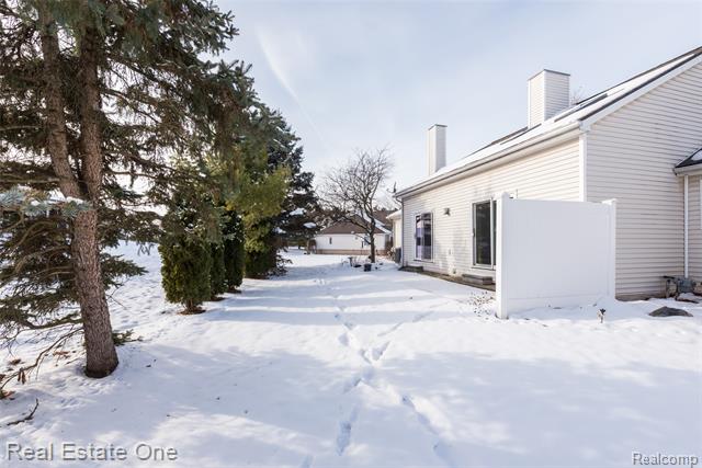 Builiding view three for 61019 Evergreen, South Lyon, MI. 48178