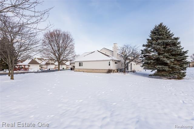 Builiding view twelve for 61019 Evergreen, South Lyon, MI. 48178