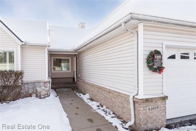 Builiding view two for 61019 Evergreen, South Lyon, MI. 48178