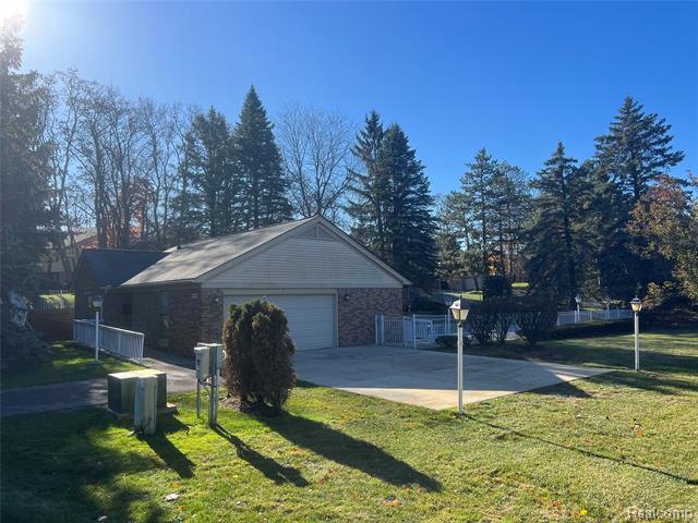 Builiding view eighteen for 29726 Pine Ridge, Farmington, MI. 48331