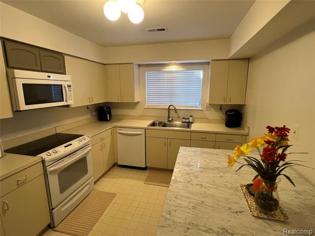 Builiding view seven for 29726 Pine Ridge, Farmington, MI. 48331