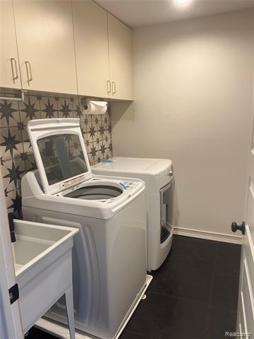 Builiding view seventeen for 29726 Pine Ridge, Farmington, MI. 48331