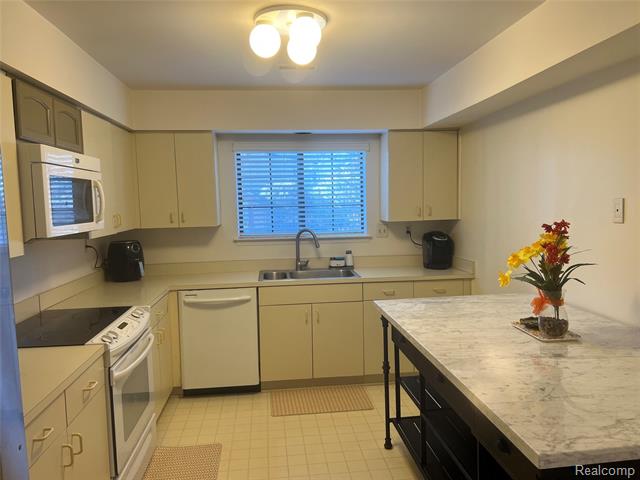 Builiding view six for 29726 Pine Ridge, Farmington, MI. 48331