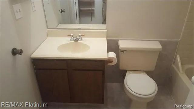 Builiding view seven for 23314 N Dixboro, South Lyon, MI. 48178