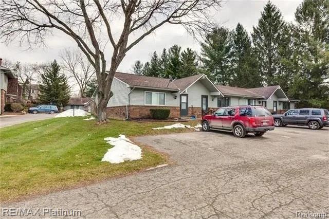 Builiding view seventeen for 23314 N Dixboro, South Lyon, MI. 48178