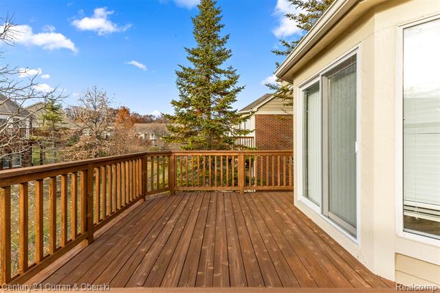 Builiding view thirty three for 30231 Viewcrest, Novi, MI. 48377