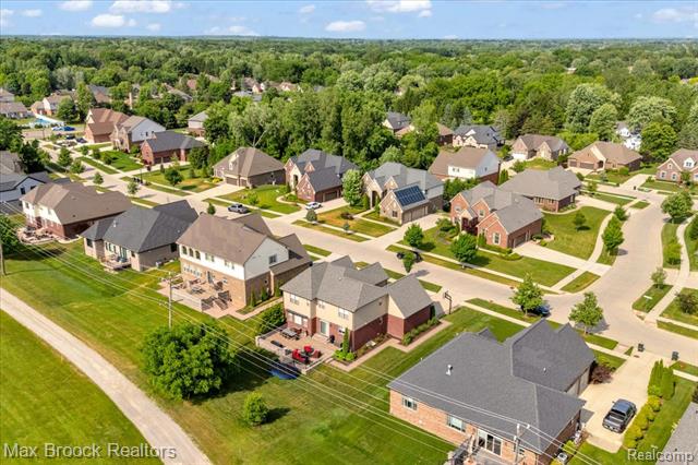 Builiding view fifty eight for 1126 Queensboro, Rochester, MI. 48307