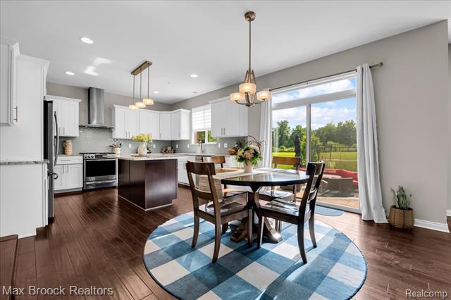 Builiding view fourteen for 1126 Queensboro, Rochester, MI. 48307