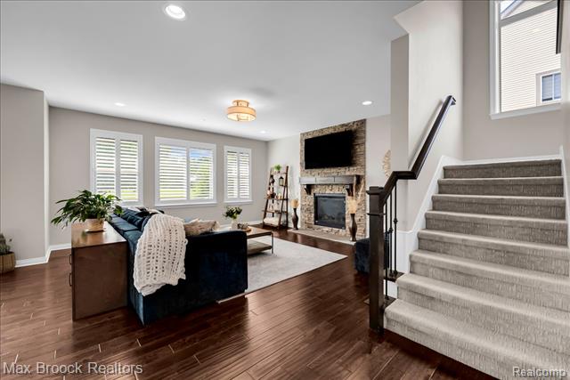 Builiding view nine for 1126 Queensboro, Rochester, MI. 48307