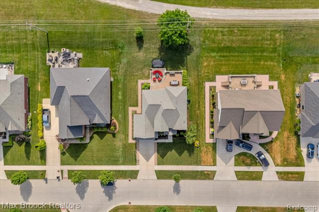 Builiding view sixty one for 1126 Queensboro, Rochester, MI. 48307