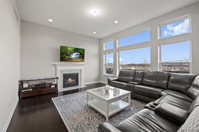 Builiding view eighteen for 4882 E Stonegate, Lake Orion, MI. 48359