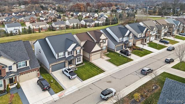 Builiding view forty one for 4882 E Stonegate, Lake Orion, MI. 48359