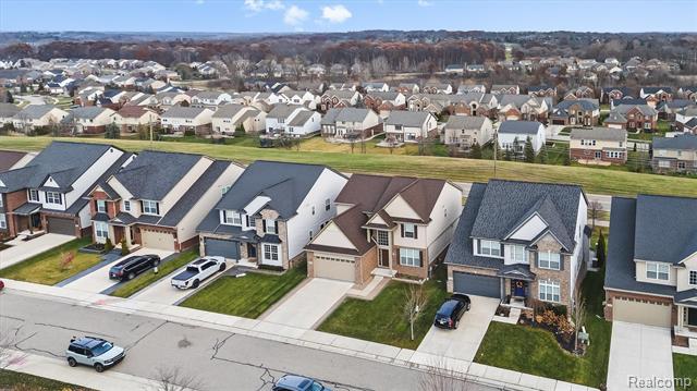 Builiding view forty three for 4882 E Stonegate, Lake Orion, MI. 48359