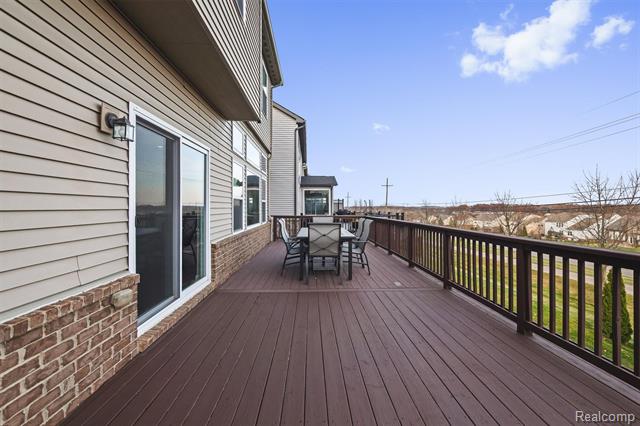 Builiding view sixteen for 4882 E Stonegate, Lake Orion, MI. 48359