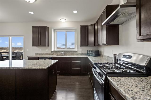 Builiding view ten for 4882 E Stonegate, Lake Orion, MI. 48359