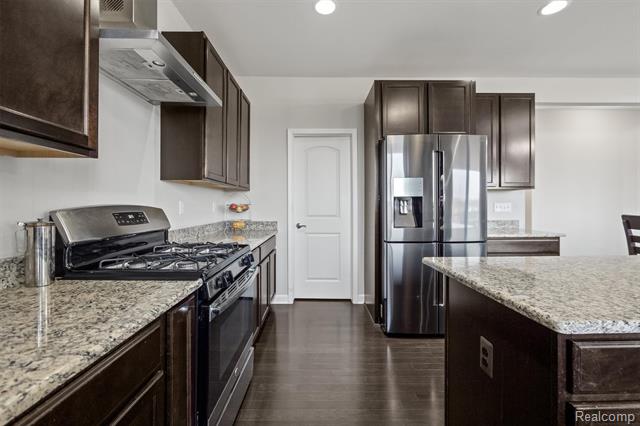 Builiding view thirteen for 4882 E Stonegate, Lake Orion, MI. 48359