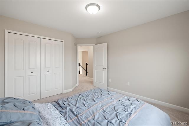 Builiding view thirty one for 4882 E Stonegate, Lake Orion, MI. 48359