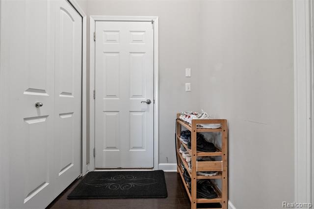 Builiding view thirty seven for 4882 E Stonegate, Lake Orion, MI. 48359