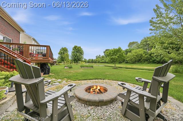 Builiding view sixty for 23740 Stoneleigh, South Lyon, MI. 48178