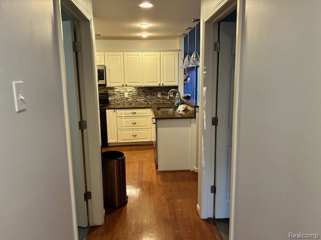 Builiding view eight for 323 Countryside, Highland, MI. 48357