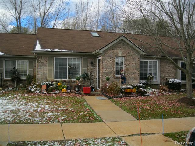 Builiding view one for 323 Countryside, Highland, MI. 48357