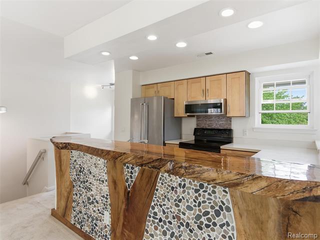 Builiding view six for 6605 Firestone, West Bloomfield, MI. 48322