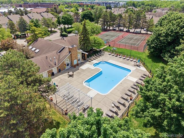 Builiding view thirty one for 6605 Firestone, West Bloomfield, MI. 48322