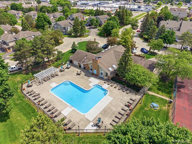 Builiding view thirty for 6605 Firestone, West Bloomfield, MI. 48322