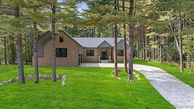 front view for 3743 Kerriel Ct, Commerce Township, Mi. 48382