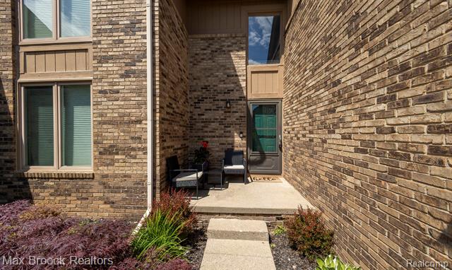 Builiding view one for 6606 Westbrooke, West Bloomfield, MI. 48322