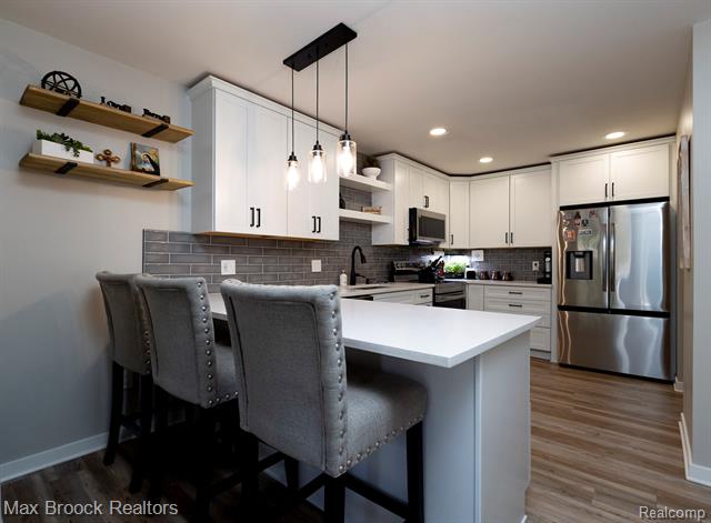 Builiding view seventeen for 6606 Westbrooke, West Bloomfield, MI. 48322