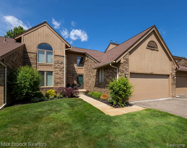 front view for 6606 Westbrooke Ct, West Bloomfield, Mi. 48322