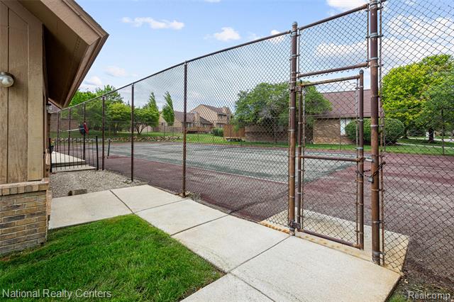 Builiding view forty three for 6153 Westbrooke, West Bloomfield, MI. 48322