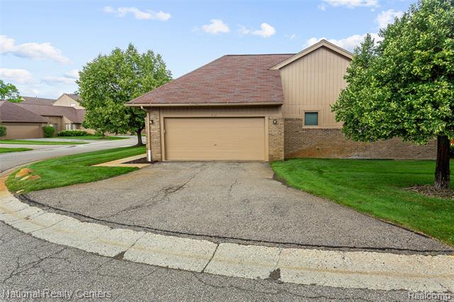 Builiding view forty for 6153 Westbrooke, West Bloomfield, MI. 48322