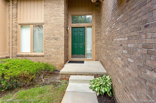 Builiding view one for 6153 Westbrooke, West Bloomfield, MI. 48322